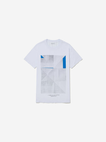 Vista traseira, com fundo cinza, da camiseta de Cristiano Lenhardt.