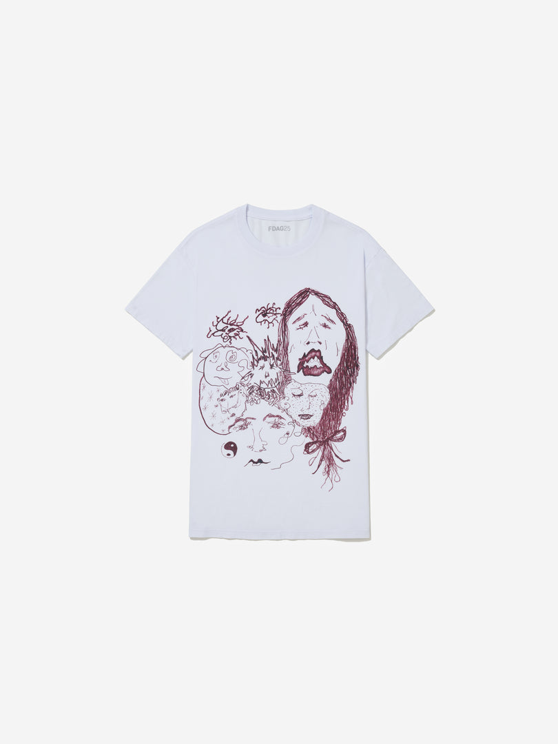 Vista frontal, com fundo cinza, da camiseta de Gokula Stoffel.
