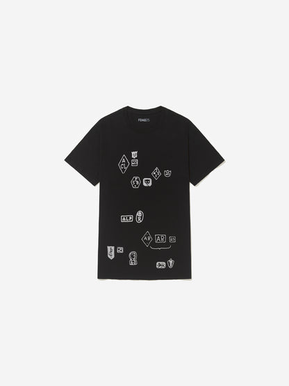 Vista frontal, com fundo cinza, da camiseta de Jesse Wine.