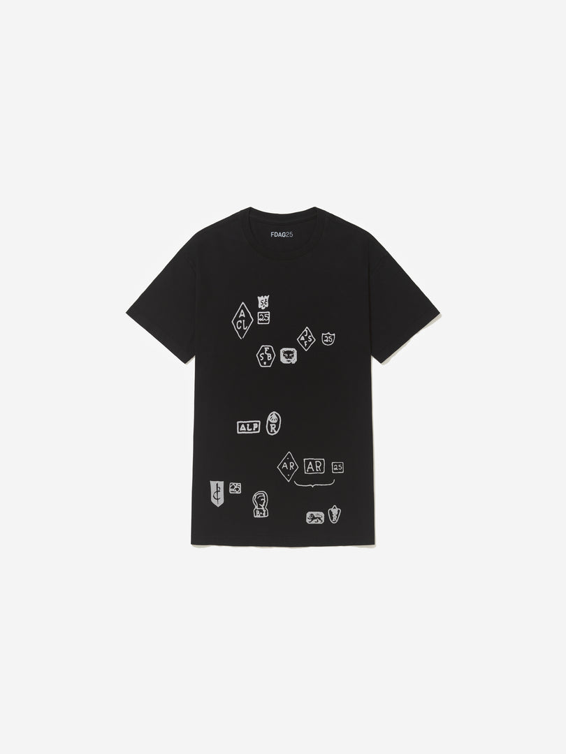 Vista frontal, com fundo cinza, da camiseta de Jesse Wine.
