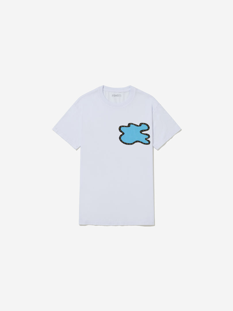 Vista frontal, com fundo cinza, da camiseta de Leda Catunda.