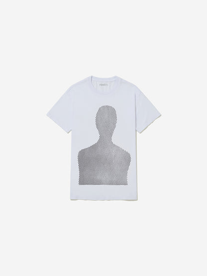 Vista frontal, com fundo cinza, da camiseta de Luiz Zerbini.