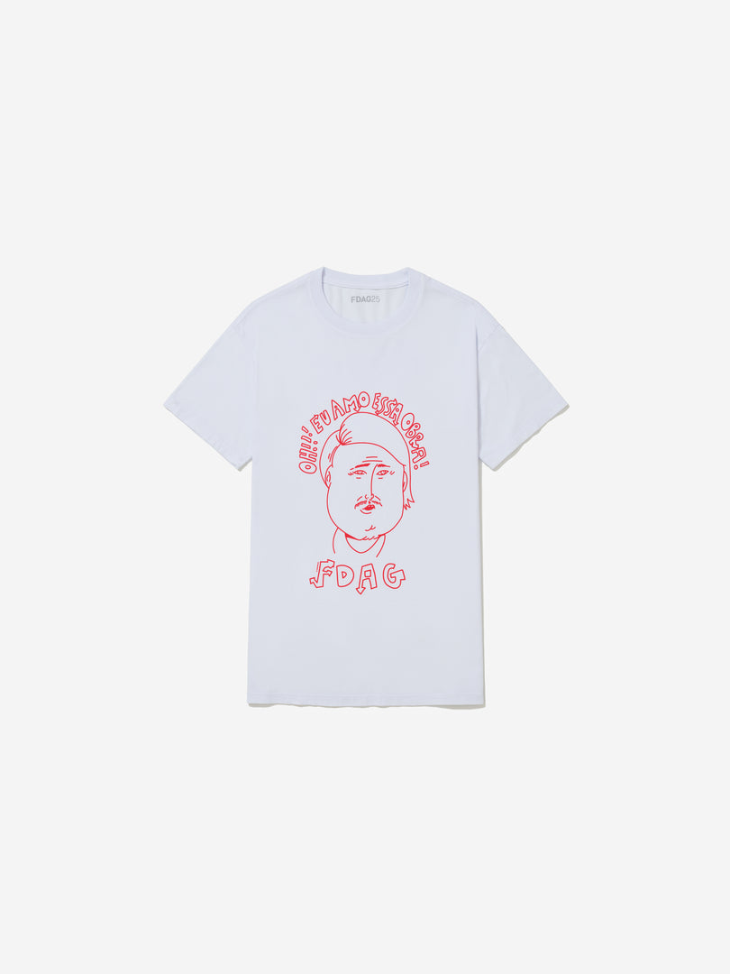 Vista frontal, com fundo cinza, da camiseta de Os Gêmeos.