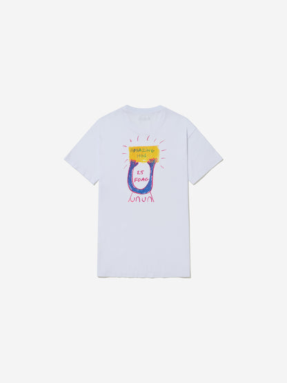 Vista traseira, com fundo cinza, da camiseta de Pélagie Gbaguidi.