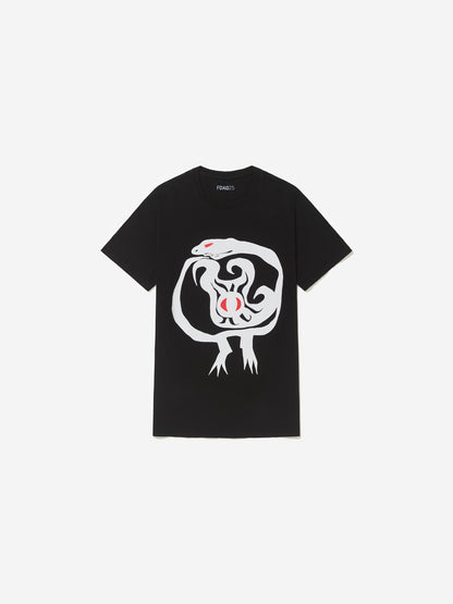 Vista frontal, com fundo cinza, da camiseta de Rivane Neuenschwander.