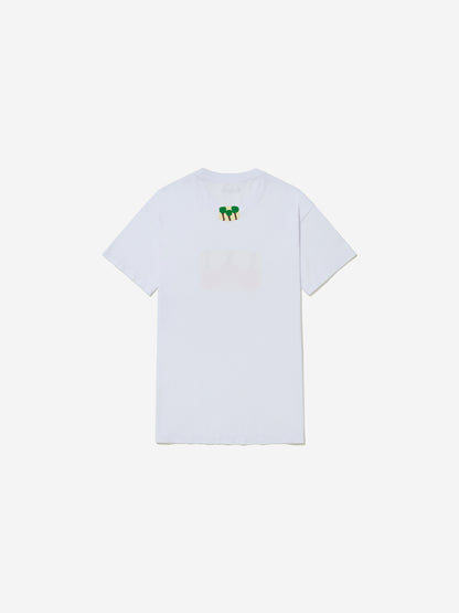 Vista traseira, com fundo cinza, da camiseta de Tatiana Chalhoub.