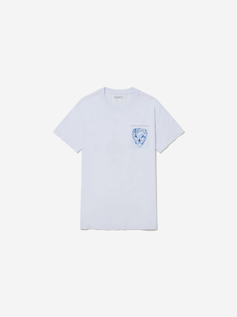 Vista frontal, com fundo cinza, da camiseta de Tiago Carneiro da Cunha.